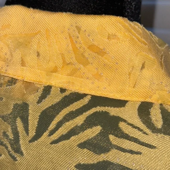 Sparkling Yellow Valerie Stevens buttoned blouse with 3/4 Sleeves - Picture 5 of 6